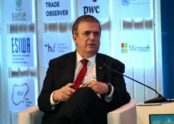 Ebrard celebra inversiones de Tesla y BMW
