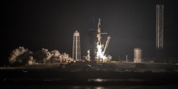NASA envía nueva misión tripulada a EEI en nave de SpaceX