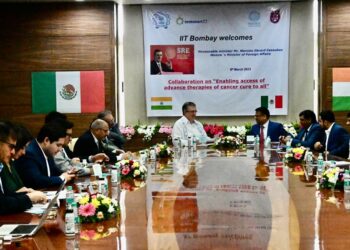 Ebrard anuncia que llegará a México nuevo tratamiento contra el cáncer