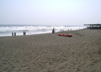 Poblano desaparece en playas de Colima