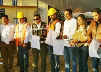 Colocan primera piedra del Banco del Bienestar en Acolihuia