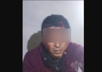 Rescatan a sujeto que iba a ser linchado por robo a casa habitación