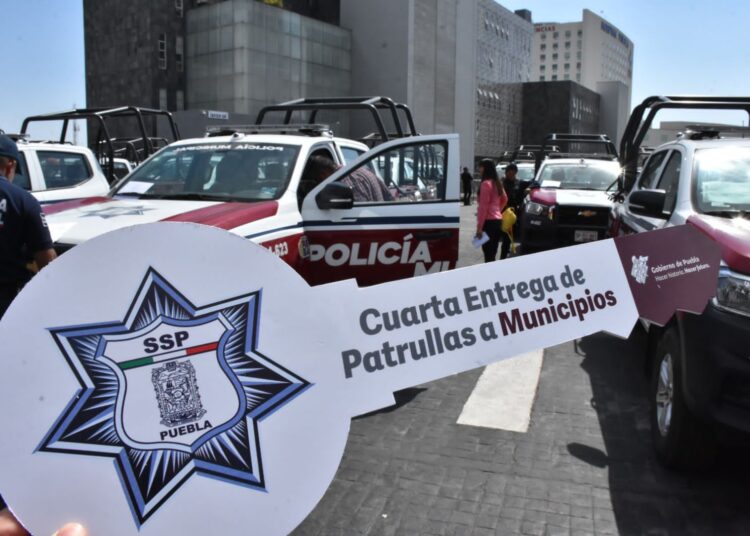 Entregan 500 patrullas a municipios y juntas auxiliares