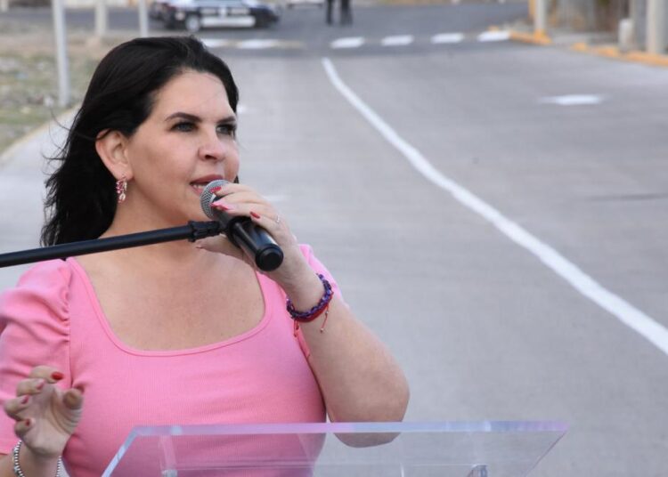 Norma Layón inaugura la calle Nila en Texmelucan