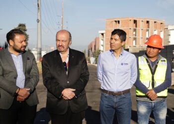 Eduardo Rivera inaugura calle en Bosques de San Sebastián