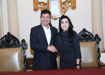 Lucero Saldaña rinde protesta como secretaria general del Ayuntamiento de Puebla