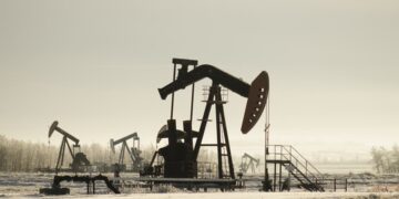 Biden aprueba proyecto de extracción de petróleo en Alaska