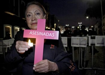 Feminicidios han disminuido 35.7%: AMLO