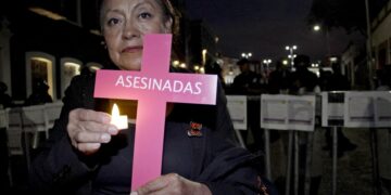 Feminicidios han disminuido 35.7%: AMLO