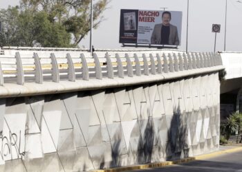 Comuna clausurará espectaculares no regularizados