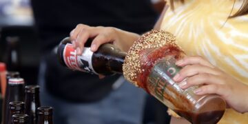Clausuran 10 locales por incumplir lineamientos por venta de alcohol