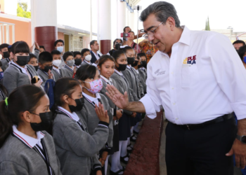 Salomón Céspedes entrega escuelas rehabilitadas en Atlixco