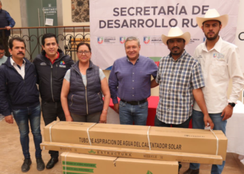 Lorenzo Rivera realiza entrega calentadores solares para beneficiar a 66 comunidades