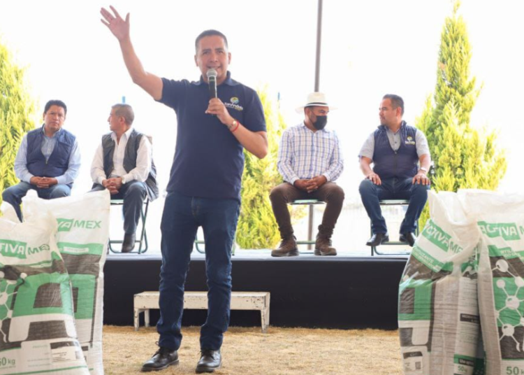 Tlatehui entregó 30 toneladas de fertilizante