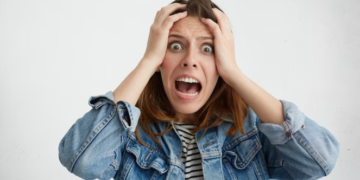 Mujeres al borde de un ataque de pánico