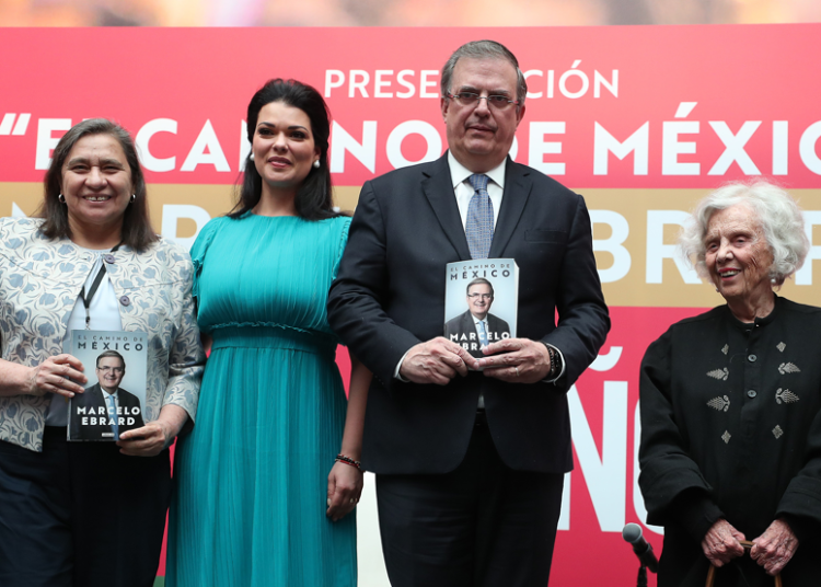 Ebrard, en la presentación de su libro: «El poder es responsabilidad»