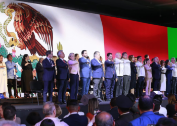 El gobernador Céspedes asiste a la inauguración del Tianguis Turístico
