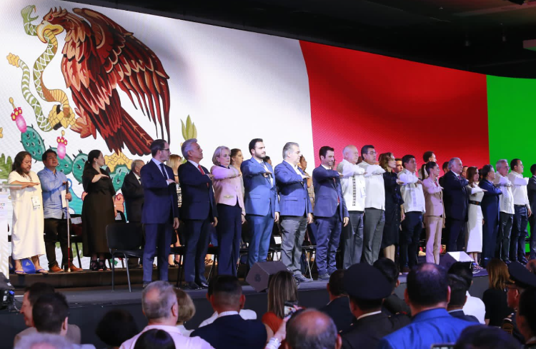 El gobernador Céspedes asiste a la inauguración del Tianguis Turístico