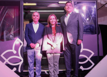 Céspedes acompañó a Lorena Cuéllar, a la presentación del proyecto Autotrén