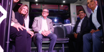 Céspedes acompañó a Lorena Cuéllar, a la presentación del proyecto Autotrén