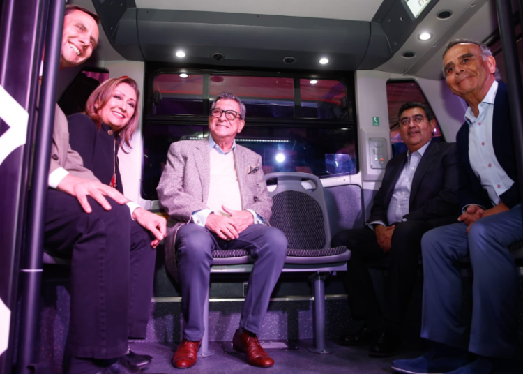 Céspedes acompañó a Lorena Cuéllar, a la presentación del proyecto Autotrén