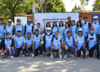 BUAP entrega uniformes al equipo de lacrosse