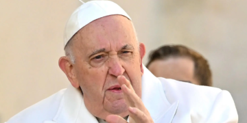 Papa Francisco sufre infección respiratoria; permanecerá hospitalizado algunos días