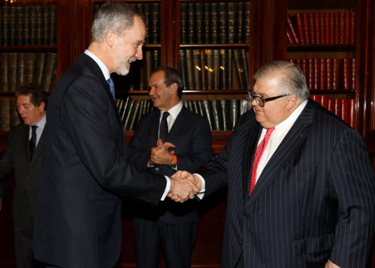 Felipe VI entrega a Agustín Carstens el Premio de Economía Rey de España