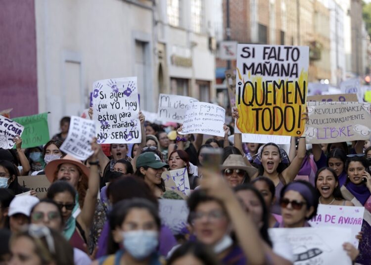 No hubo detenciones durante marcha del 8M