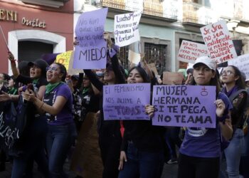 Trabajadoras del Congreso podrán participar en marchas del 8M sin descuento salarial