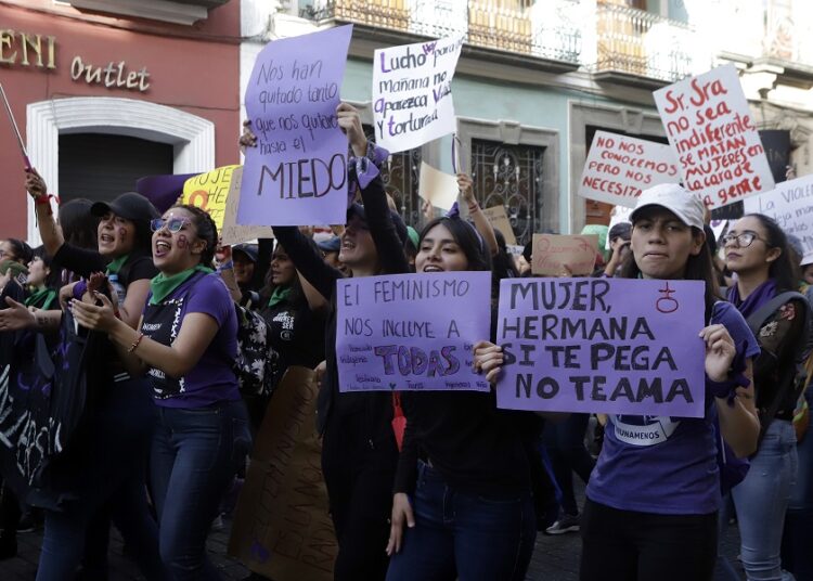 Trabajadoras del Congreso podrán participar en marchas del 8M sin descuento salarial