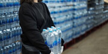Embotelladoras frenan suministro universal de agua potable: ONU