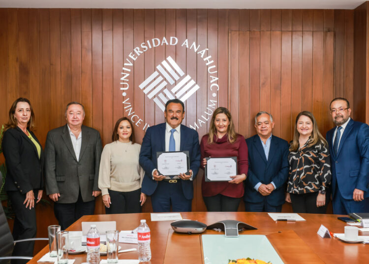 Anáhuac Puebla firma convenio con Fundación Cáritas Puebla