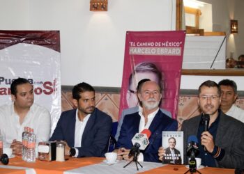 Ebrard no está detrás de colocación de espectaculares