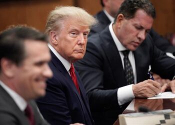 Donald Trump abandona tribunal en NY