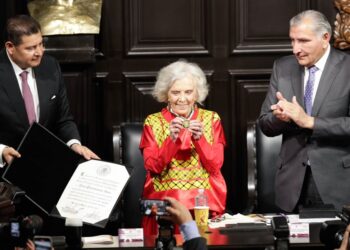 Elena Poniatowska recibe Medalla Belisario Domínguez