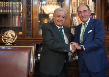 AMLO anuncia compra de 13 plantas a Iberdrola