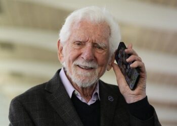 El móvil o celular cumple medio siglo y lo usa más del 68 % de la población