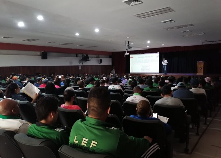 Inpode capacita a entrenadores deportivos