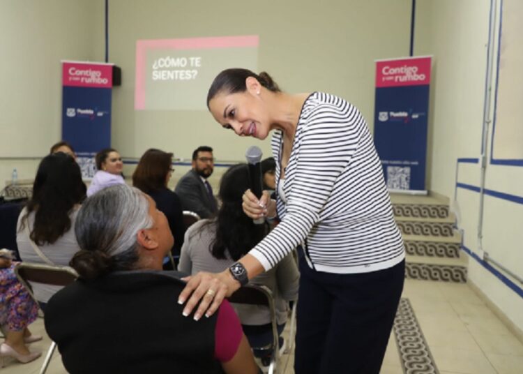 Liliana Ortiz imparte conferencia a más de mil 500 mujeres