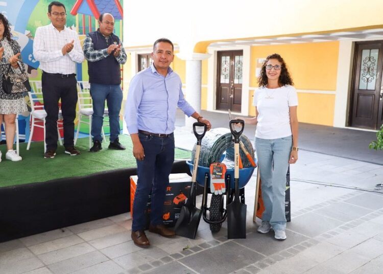 Entregan herramientas y juegos infantiles a 59 fraccionamientos