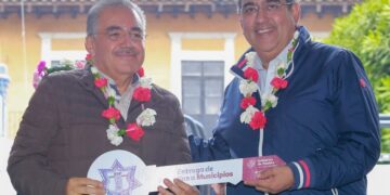 Céspedes entrega 10 patrullas equipadas a Huauchinango