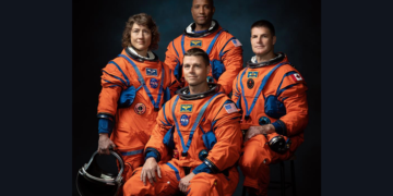 NASA elige a 4 tripulantes que viajarán a la Luna después de 50 años