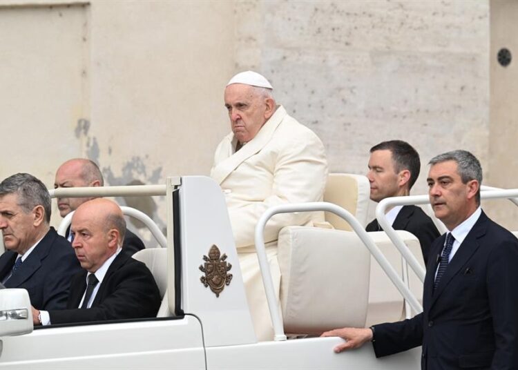 Papa preside Domingo de Ramos tras su hospitalización