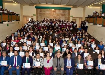 SMDIF Puebla reconoce a prestadores de servicio social y prácticas profesionales
