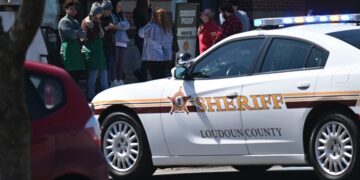 Tiroteo en centro comercial de Virginia deja al menos un herido