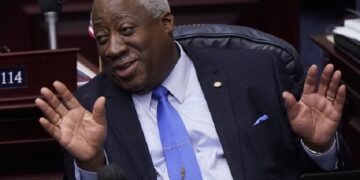 Legislador de Florida llama mutantes, demonios e impíos a transexuales