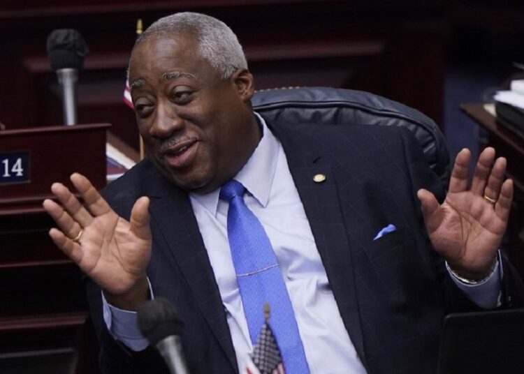 Legislador de Florida llama mutantes, demonios e impíos a transexuales