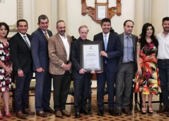 José Ramón Fernández recibe reconocimiento como Poblano Distinguido (video)