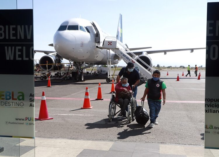 Aeropuerto Hermanos Serdán reanuda actividades